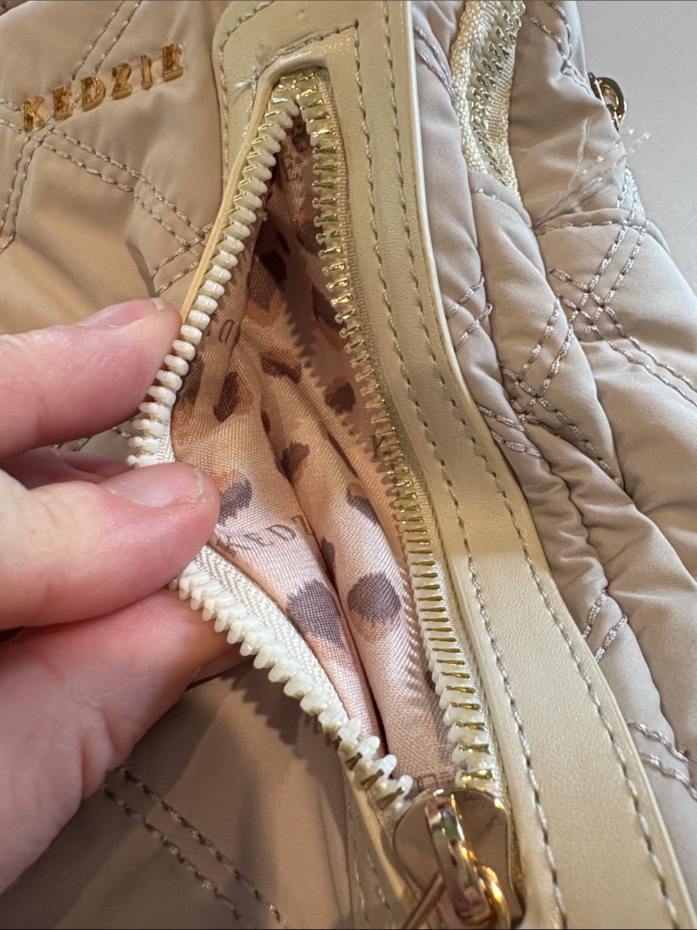 Kedzie - Cloud 9 Convertible Sling Bag, purse. NWT. Beige. - Picture 4 of 13